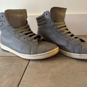 Ted Baker Charcoal High-Top Sneakers in grey leather size 9
